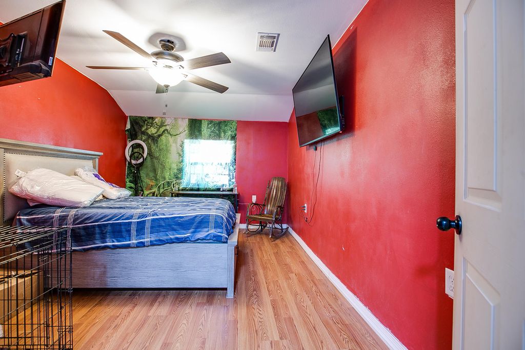 Image 20 of property listing at 405 W 18th Street, Robert Lee, TX 76945