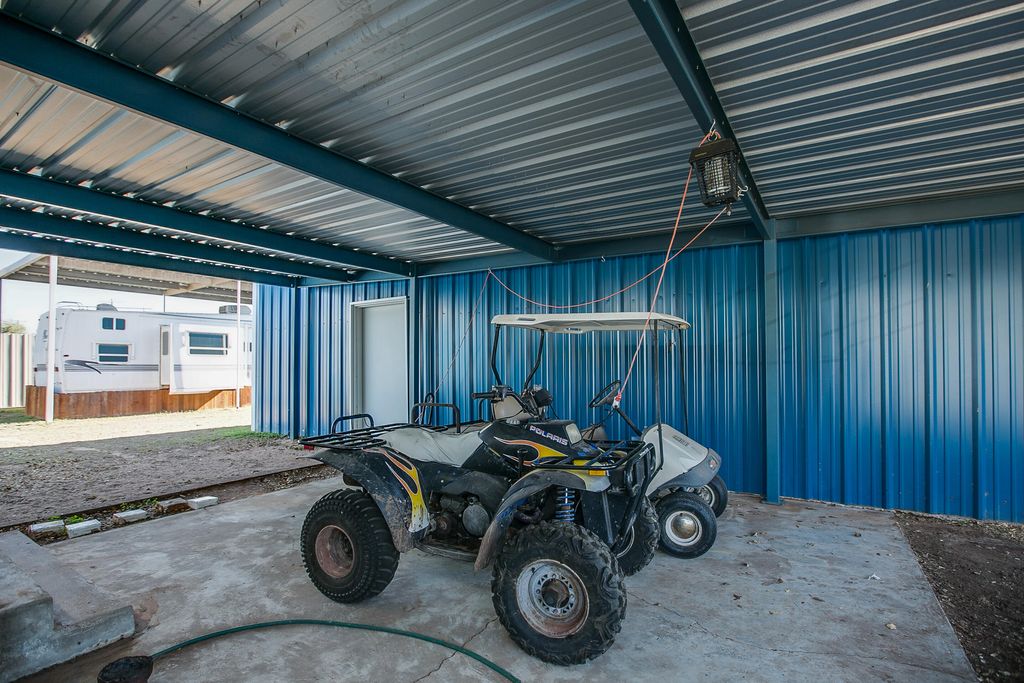 Image 21 of property listing at 405 W 18th Street, Robert Lee, TX 76945