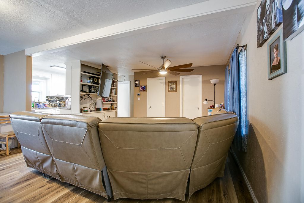 Image 6 of property listing at 405 W 18th Street, Robert Lee, TX 76945
