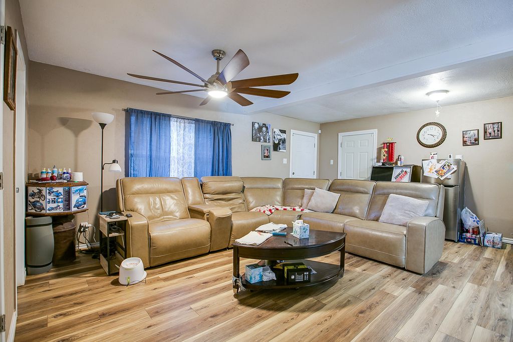 Image 8 of property listing at 405 W 18th Street, Robert Lee, TX 76945