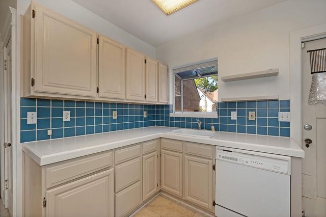 3717 M St, Sacramento, CA 95816