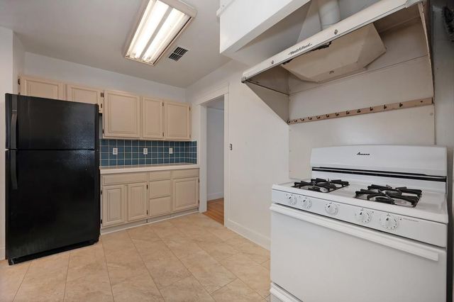 3717 M St, Sacramento, CA 95816