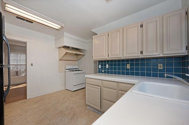 3717 M St, Sacramento, CA 95816