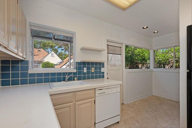 3717 M St, Sacramento, CA 95816