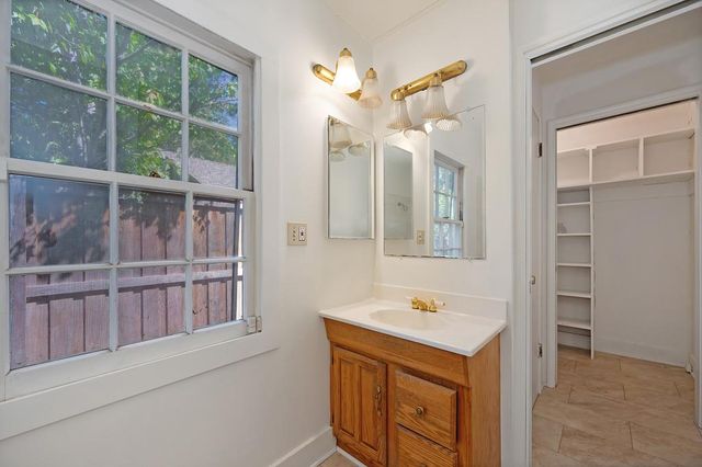 3717 M St, Sacramento, CA 95816