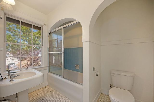 3717 M St, Sacramento, CA 95816