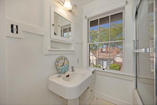 3717 M St, Sacramento, CA 95816