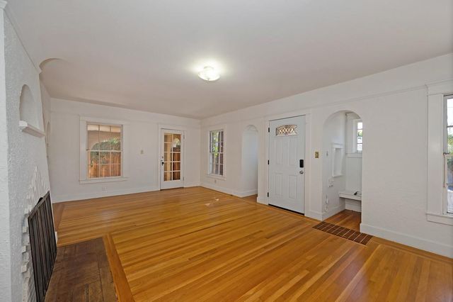 3717 M St, Sacramento, CA 95816