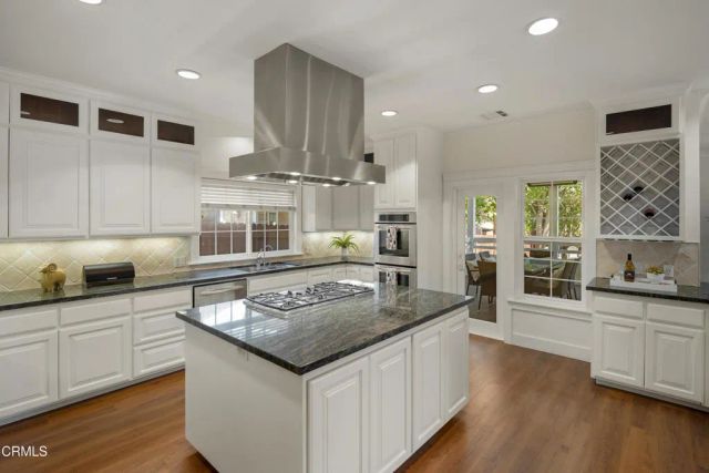 10128 Golden Oaks Avenue, Los Angeles, CA 91042