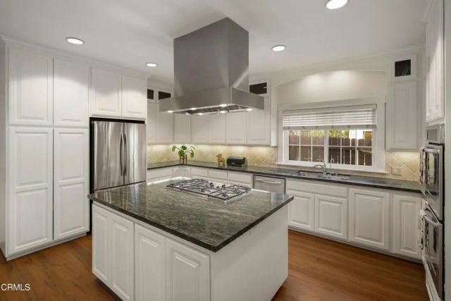 10128 Golden Oaks Avenue, Los Angeles, CA 91042