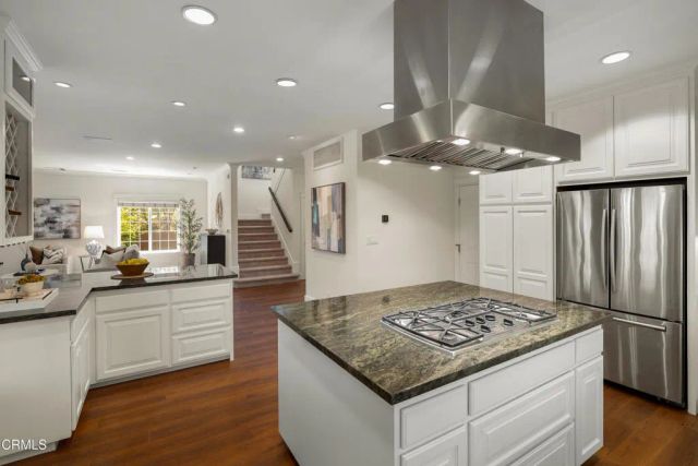 10128 Golden Oaks Avenue, Los Angeles, CA 91042