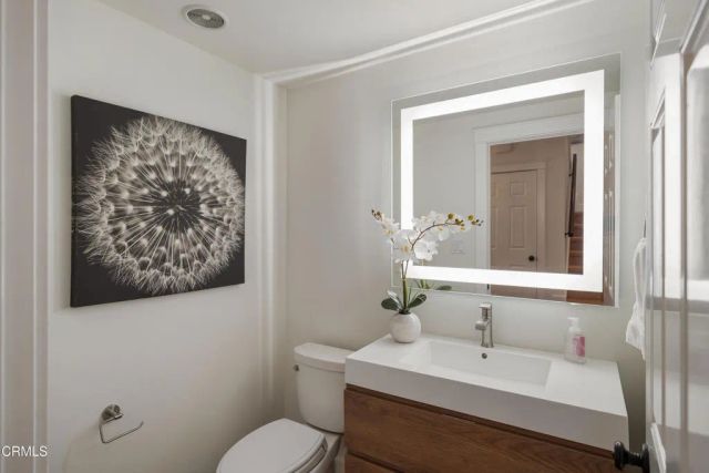 10128 Golden Oaks Avenue, Los Angeles, CA 91042