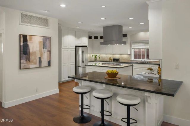 10128 Golden Oaks Avenue, Los Angeles, CA 91042