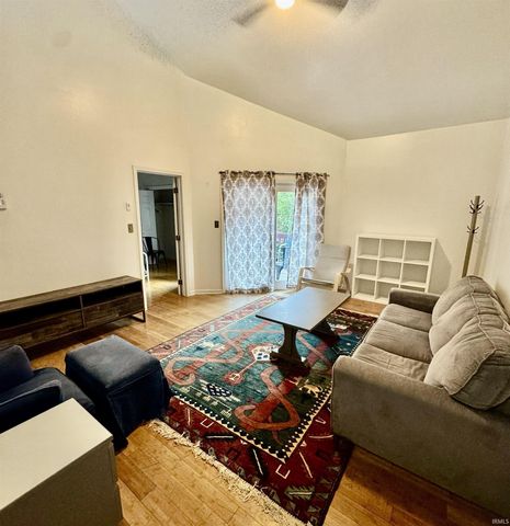 111 E 6th St Apt E, Bloomington, IN 47408