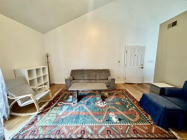 111 E 6th St Apt E, Bloomington, IN 47408