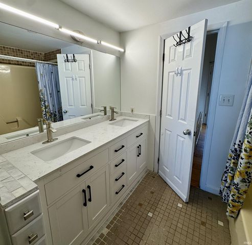111 E 6th St Apt E, Bloomington, IN 47408