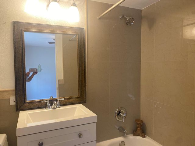 5343 Richmond Avenue 8, Houston, TX 77056