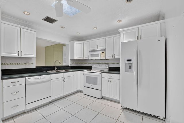 21718 San Simeon Circle, Boca Raton, FL 33433