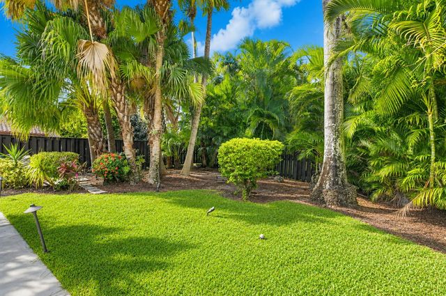 21718 San Simeon Circle, Boca Raton, FL 33433