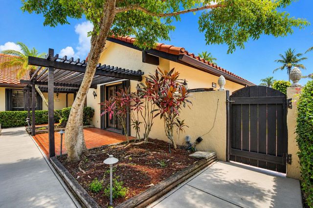 21718 San Simeon Circle, Boca Raton, FL 33433