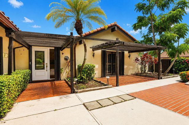 21718 San Simeon Circle, Boca Raton, FL 33433