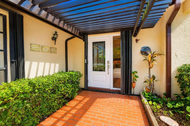 21718 San Simeon Circle, Boca Raton, FL 33433