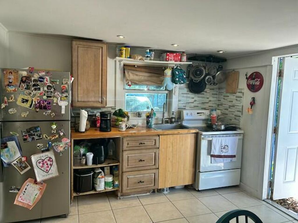 Image 17 of property listing at 629 SE 4th Avenue, Delray Beach, FL 33483