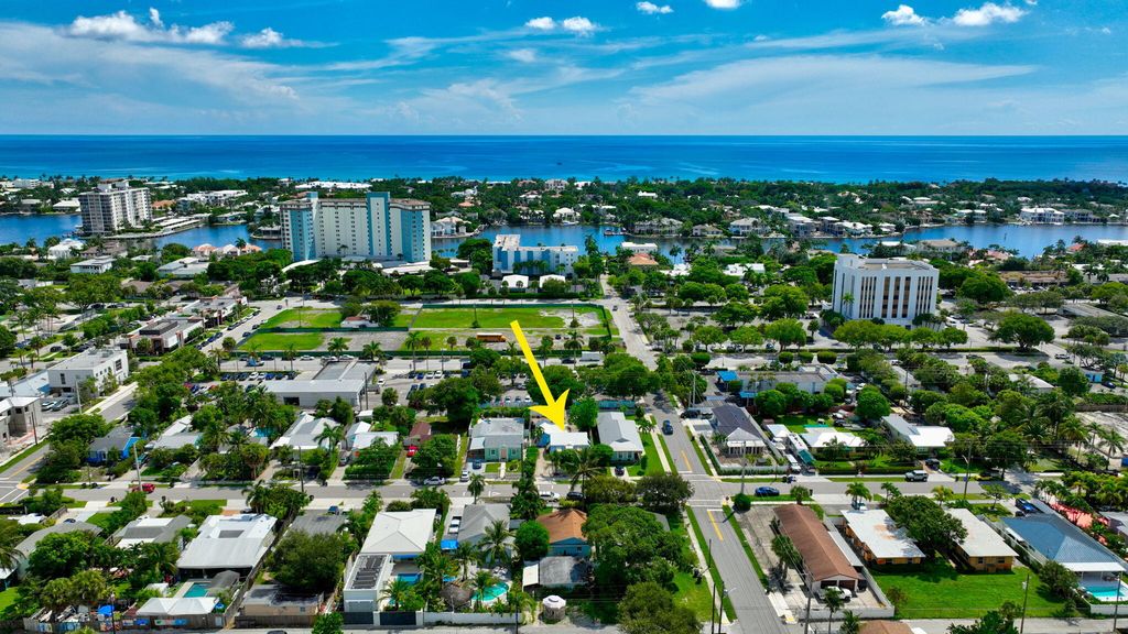 Image 2 of property listing at 629 SE 4th Avenue, Delray Beach, FL 33483