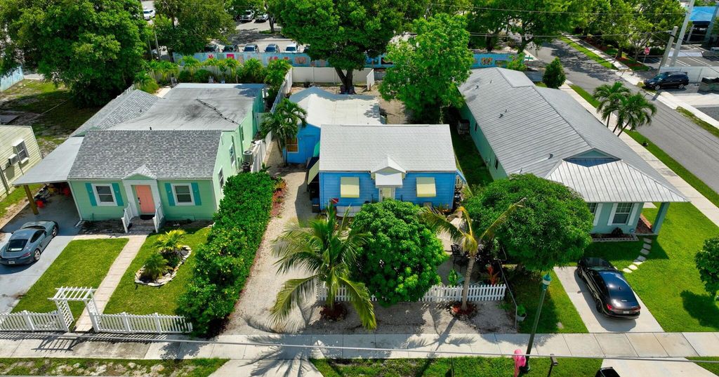 Image 5 of property listing at 629 SE 4th Avenue, Delray Beach, FL 33483