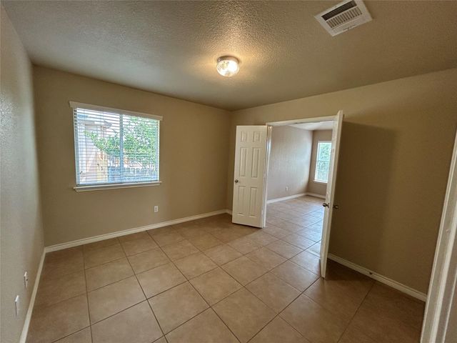 670 Covent DR, Kyle, TX 78640