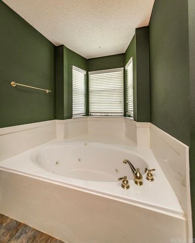 1560 Lawson Oaks Drive, Little Rock, AR 72210