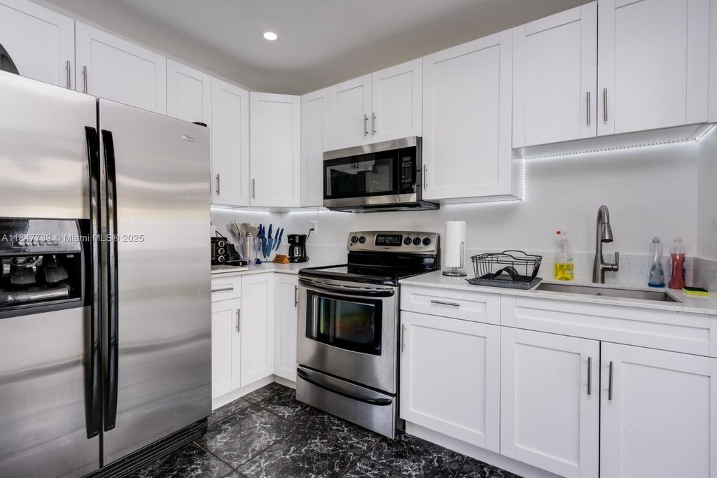 2784 NW 9th St, Fort Lauderdale, FL 33311