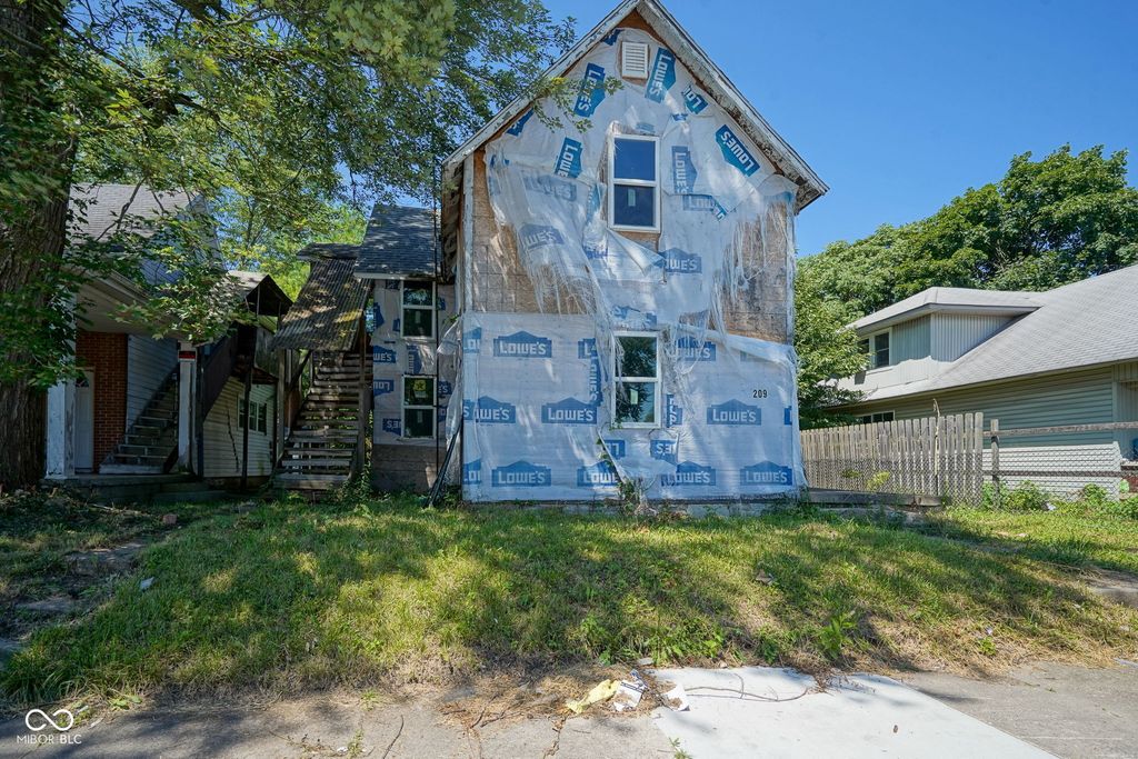 2209 Noble Street, Anderson, IN 46016