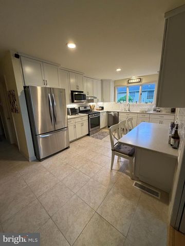 1792 WYNNEWOOD DR, Vineland, NJ 08361