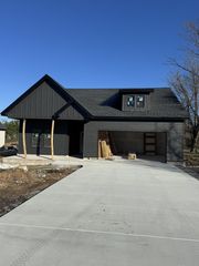 504 Morgan Dr, Smithville, TN 37166