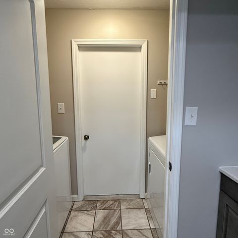 209 Brighton Court, Greenwood, IN 46143