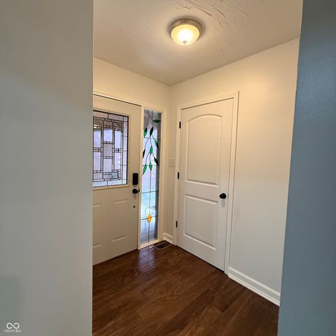 209 Brighton Court, Greenwood, IN 46143