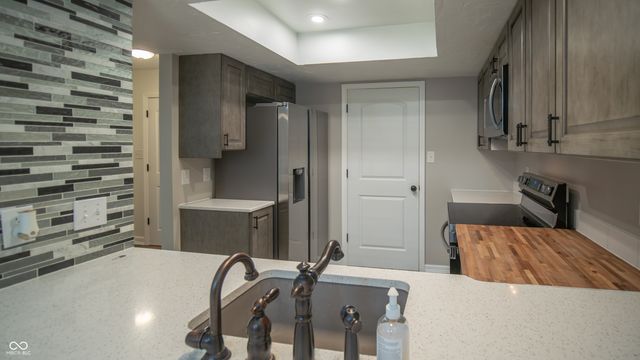 209 Brighton Court, Greenwood, IN 46143