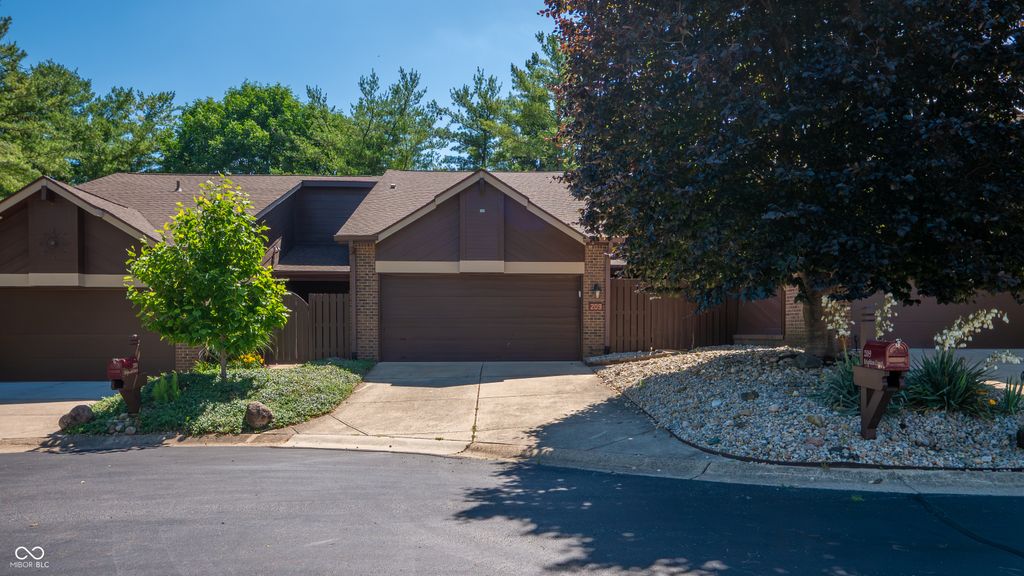209 Brighton Court, Greenwood, IN 46143