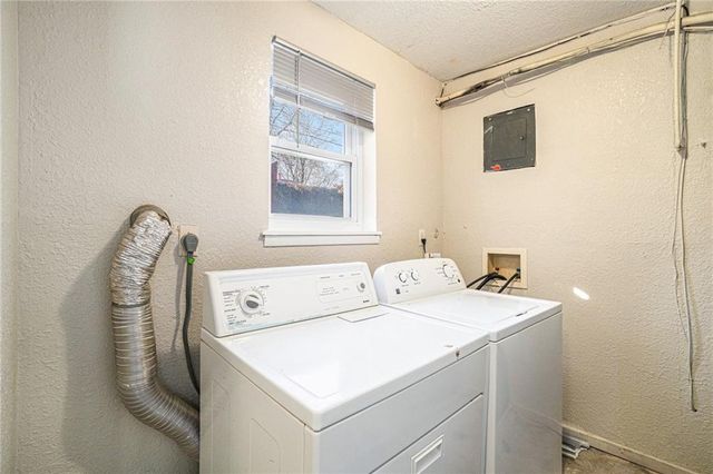 3552 S Lynn Street, Independence, MO 64055