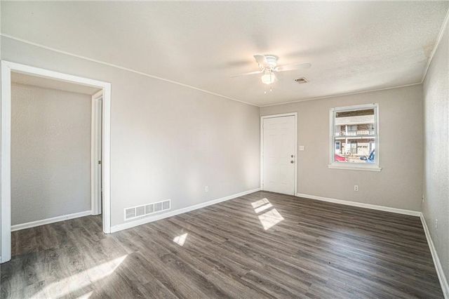 3552 S Lynn Street, Independence, MO 64055