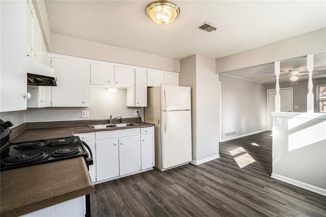 3552 S Lynn Street, Independence, MO 64055