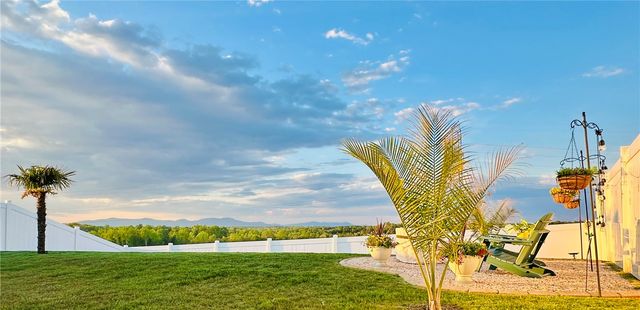 212 Emerald Creek Avenue, Greer, SC 29651