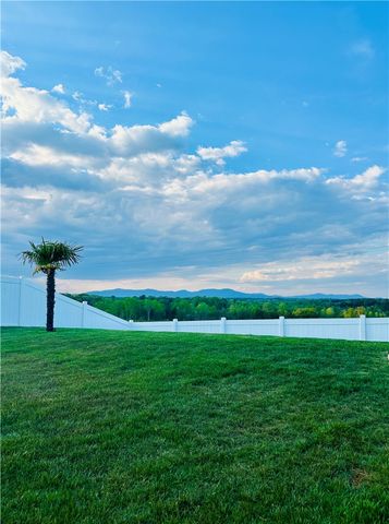 212 Emerald Creek Avenue, Greer, SC 29651