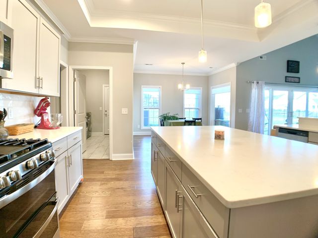 585 Dexter Dr, Clarksville, TN 37043