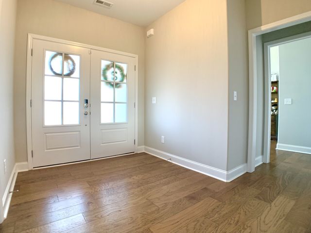 585 Dexter Dr, Clarksville, TN 37043