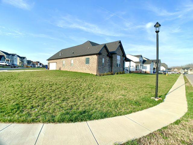 585 Dexter Dr, Clarksville, TN 37043