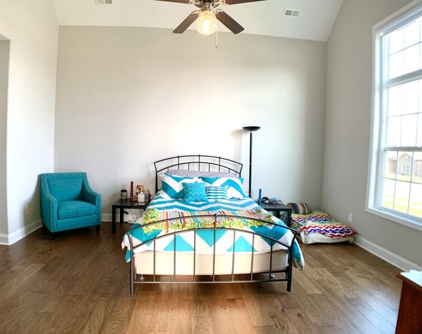 585 Dexter Dr, Clarksville, TN 37043