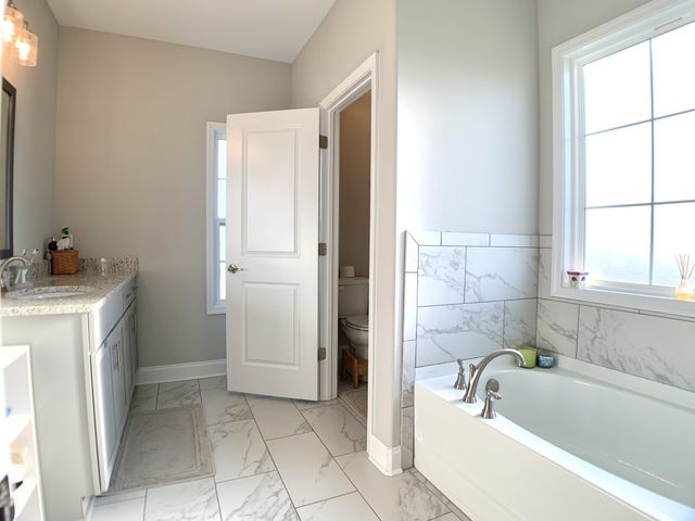 585 Dexter Dr, Clarksville, TN 37043