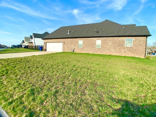 585 Dexter Dr, Clarksville, TN 37043
